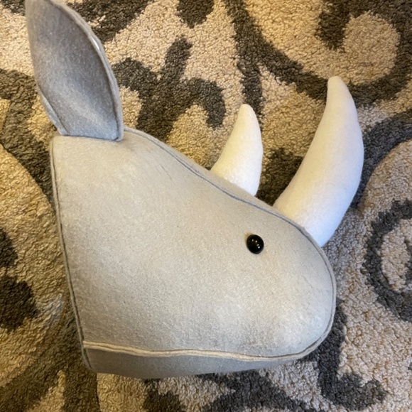 Handmade felt Elephant and Rhino decorative heads - Picture 5 of 6